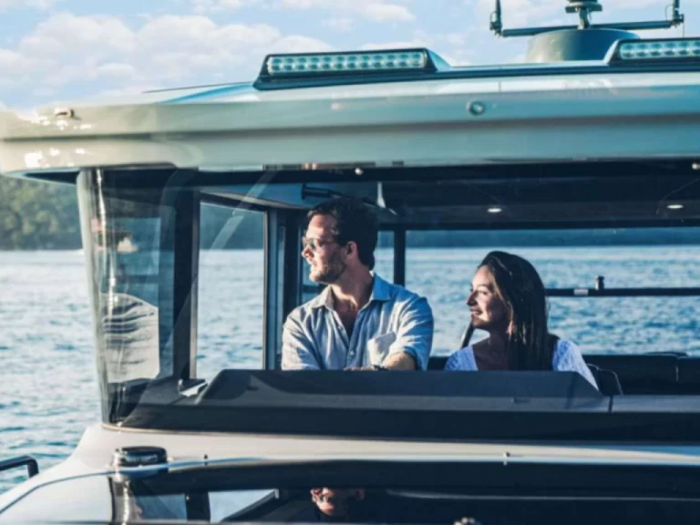 Pronajmout si Axopar Axopar 37 XC Cross Cabin v Portofino