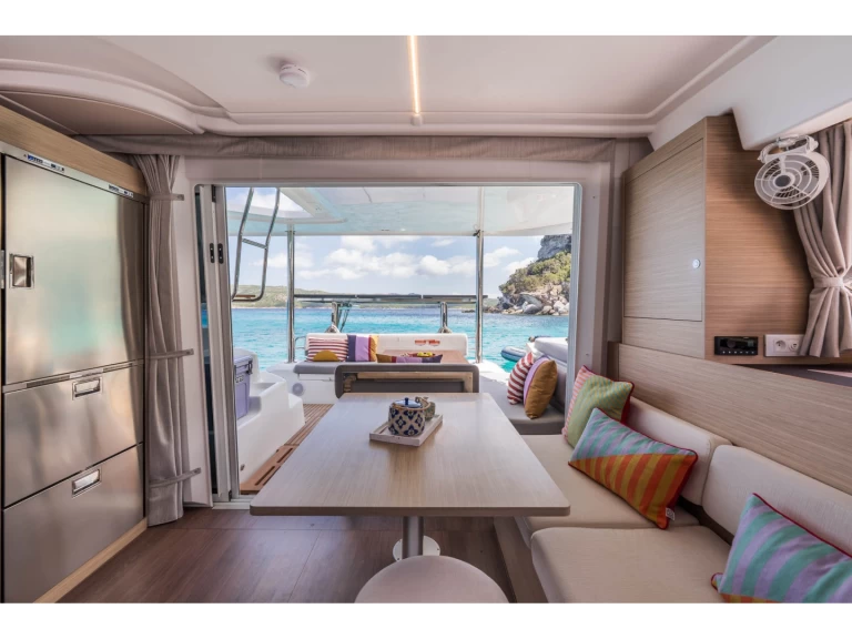 Pronájem Katamarán Lagoon s licencí