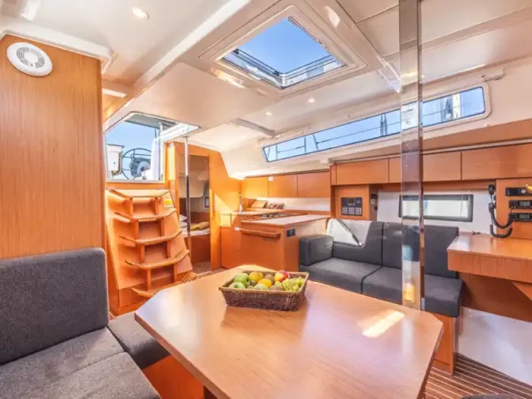 Pronájem jachty v Nikiána -Bavaria Bavaria C38 na Samboatu