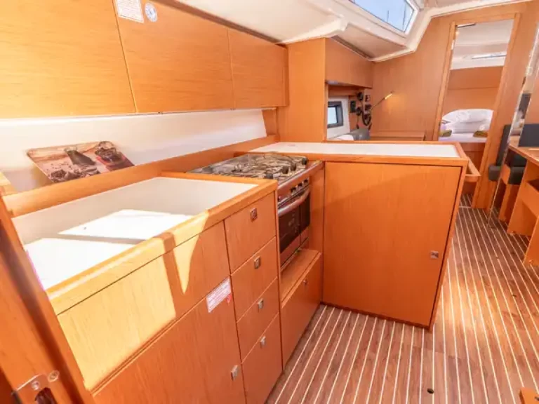 Pronajmout si Bavaria Bavaria C38 v Nikiána