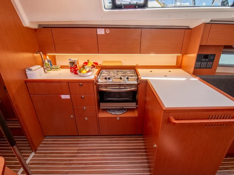 Pronájem lodi Bavaria Bavaria C42 v Nikiána na Samboatu