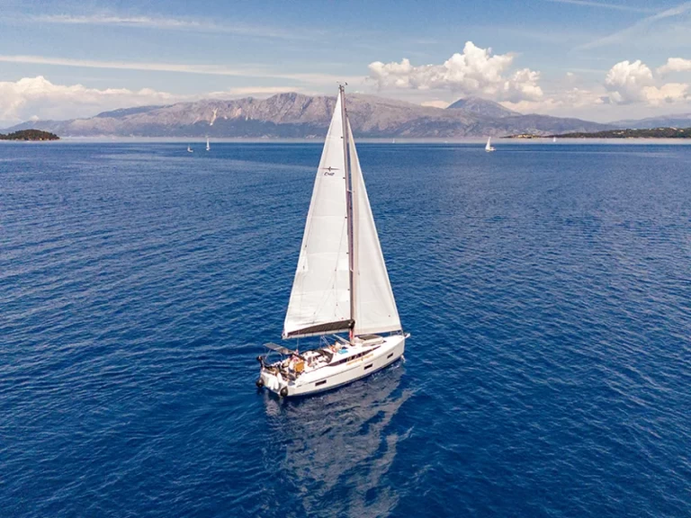 Pronájem jachty v Nikiána -Bavaria Bavaria C42 na Samboatu