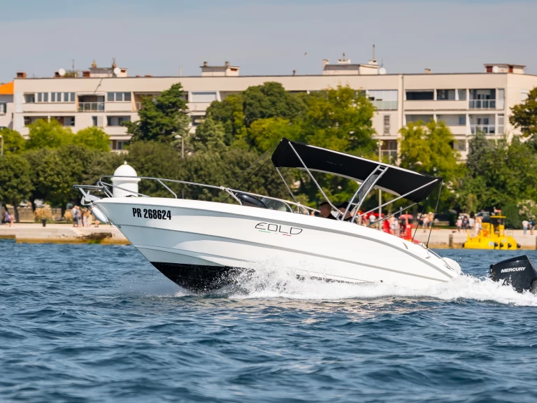 Pronajmout si Eolo 730 HBS v Zadar