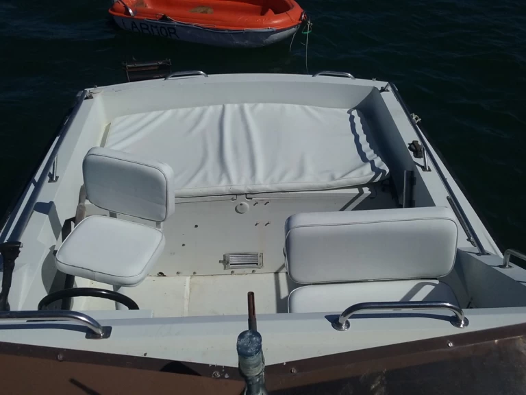 Motorová loď k pronájmu v Lège-Cap-Ferret za nejlepší cenu