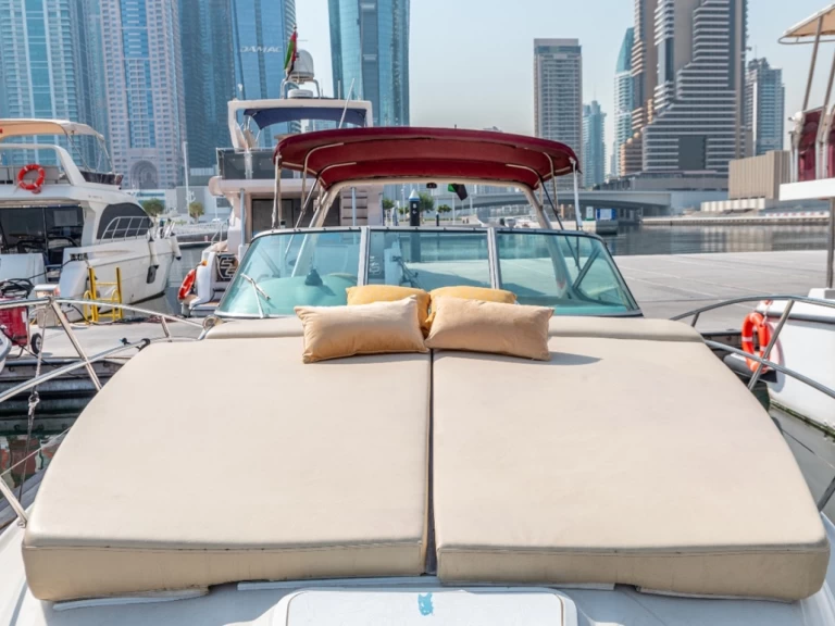 Pronajmout si Régal 33ft v Dubai Marina