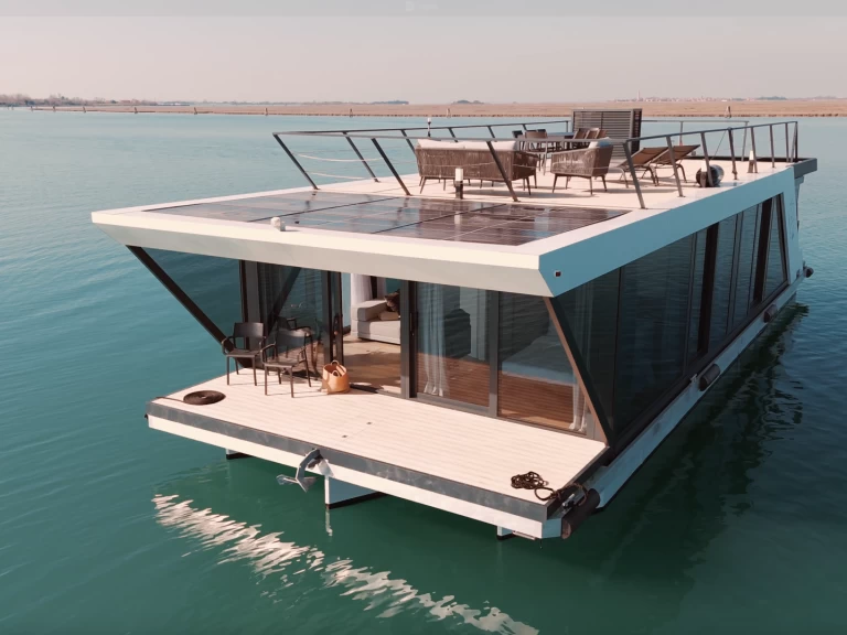 Pronájem lodi HBY 90 v Venice na Samboatu