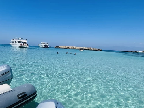 Pronájem lodi Tempest 570 v Latchi na Samboatu