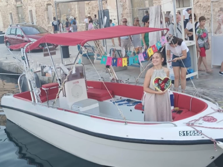 Pronájem lodi Cospicua lákavé ceny Yamaha VX