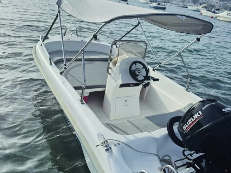 Motorová loď k pronájmu v Sant Andreu de Llavaneres za nejlepší cenu