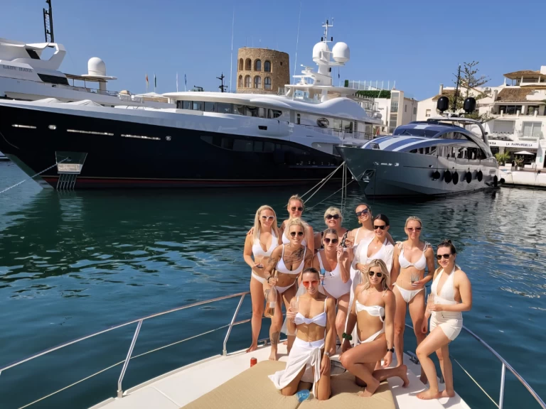 Pronájem lodi Princess v45 v Marbella na Samboatu