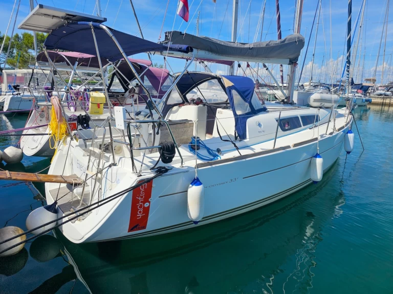 Pronajmout si Jeanneau Sun Odyssey 33i v Izola