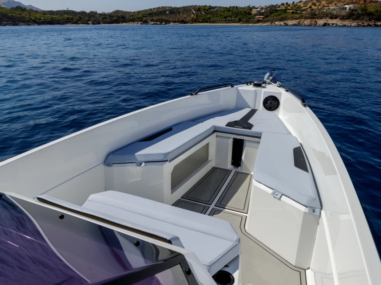 Pronajmout si  Iron 827 v Pórto Chéli