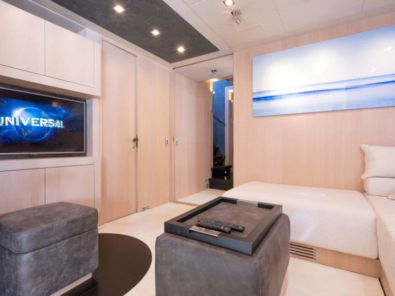 Mangusta TOTAL jednotlivci a charterové společnosti v Nassau