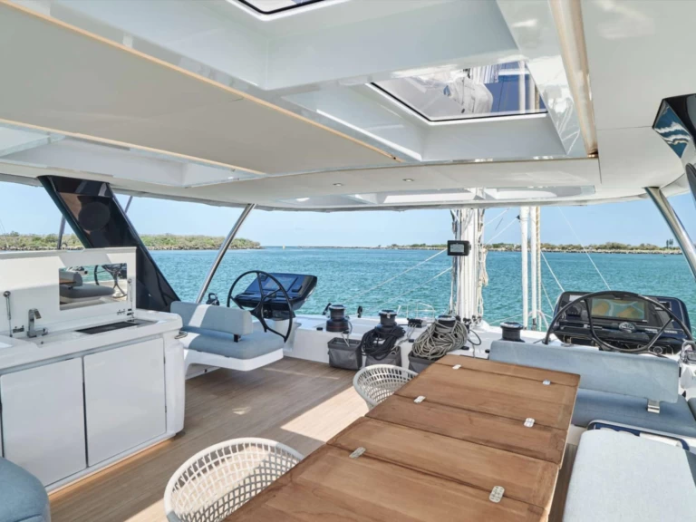 Lagoon AMAREA jednotlivci a charterové společnosti v Atény