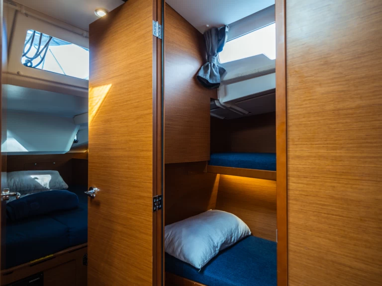 Pronájem lodi Olbia lákavé ceny Sun Odyssey 490