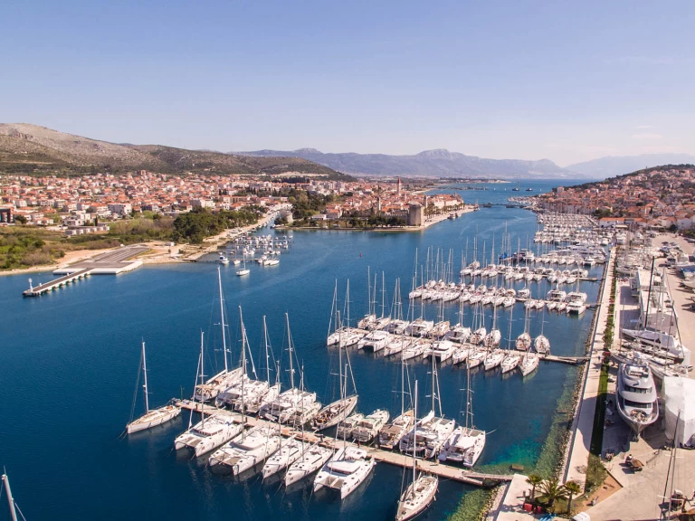 Pronájem Motorová loď Finnmaster s licencí