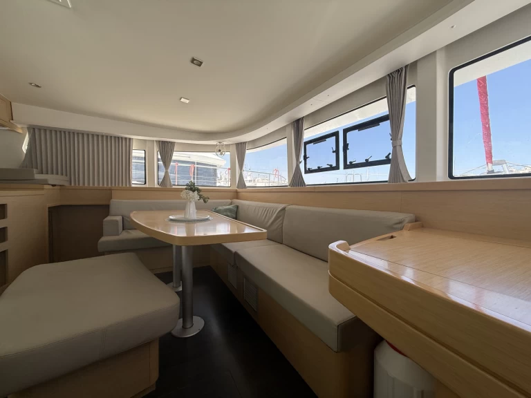 Lagoon Lagoon 42, 2020,  Air Condition, Generator, Water maker, Solar panel, Only with skipper, 2 SUP offered free jednotlivci a charterové společnosti v Nikiána