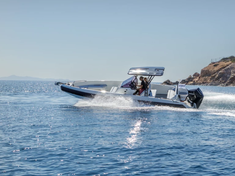 Pronajmout si  Iron 827 v Pórto Chéli