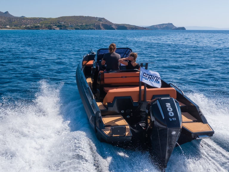 Pronájem Motorová loď  s licencí