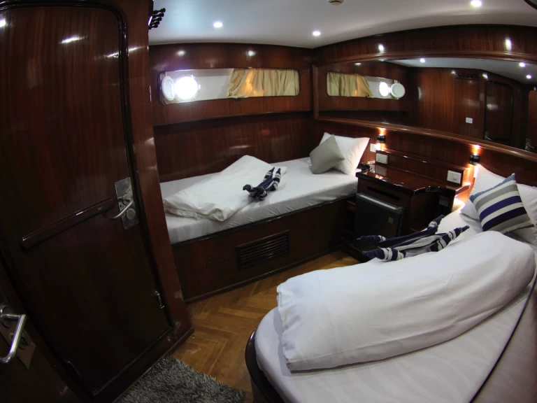 Pronájem Jachta  s licencí