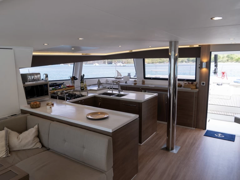 Pronajmout si Bali Bali 5.4 v Sitges