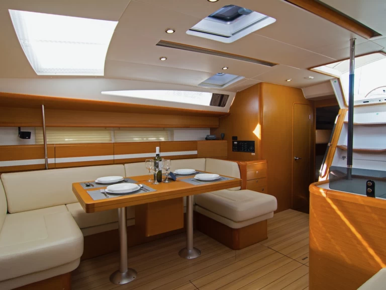 Pronájem Plachetnice v Komolac -Jeanneau Jeanneau 53