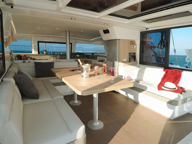 Pronájem Katamarán Bali s licencí