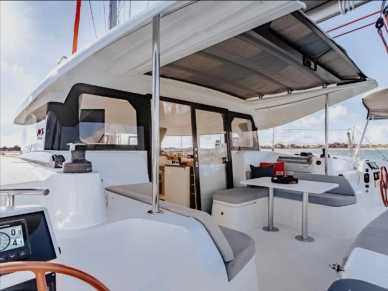 Excess Excess 11 jednotlivci a charterové společnosti v Lefkáda