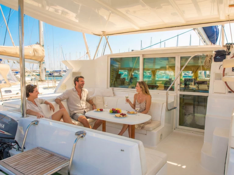 Lagoon Lagoon 42 jednotlivci a charterové společnosti v Atény