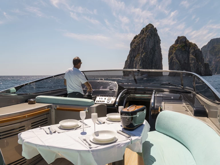 Pronajmout si Riva RIVALE 52 v Itálie