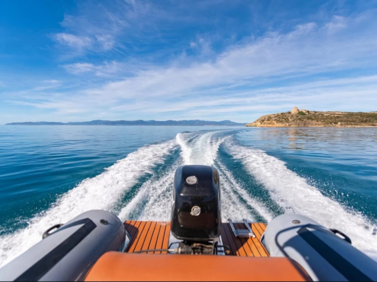 Pronajmout Polotuhá loď se skipperem či ne Sacs v Cagliari