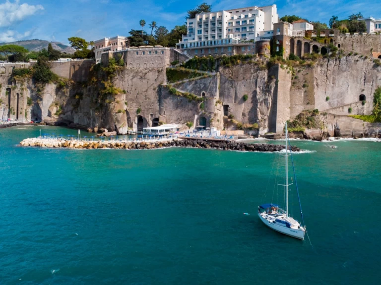 Pronajmout si Dufour Dufour 385 Grand Large v Castellammare di Stabia