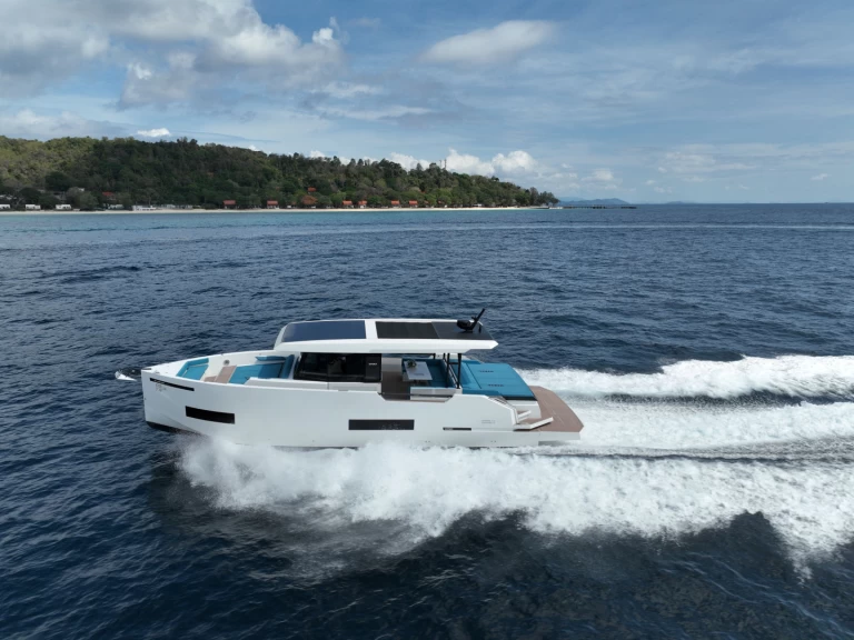 Pronájem Motorová loď Sacs s licencí