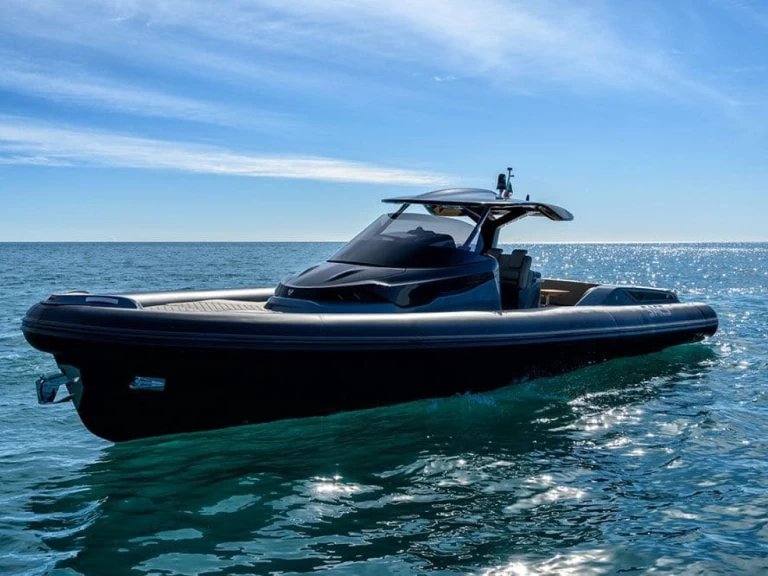 Pronájem Polotuhá loď Sacs s licencí