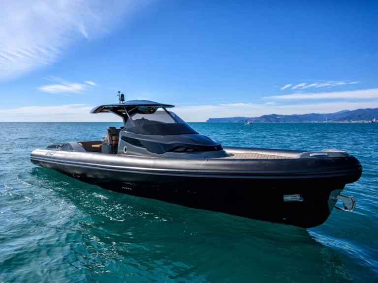 Polotuhá loď k pronájmu v Phuket (City) za nejlepší cenu