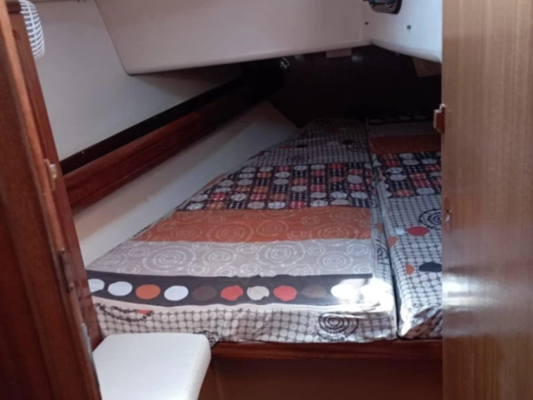 Bavaria Cruiser 40 jednotlivci a charterové společnosti v Salamína