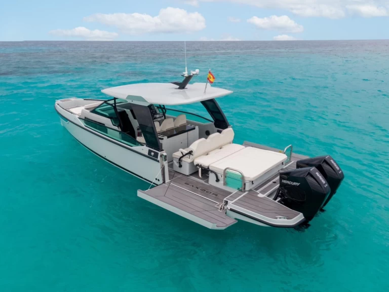 Saxdor Saxdor 320 GTO jednotlivci a charterové společnosti v Ibiza Town