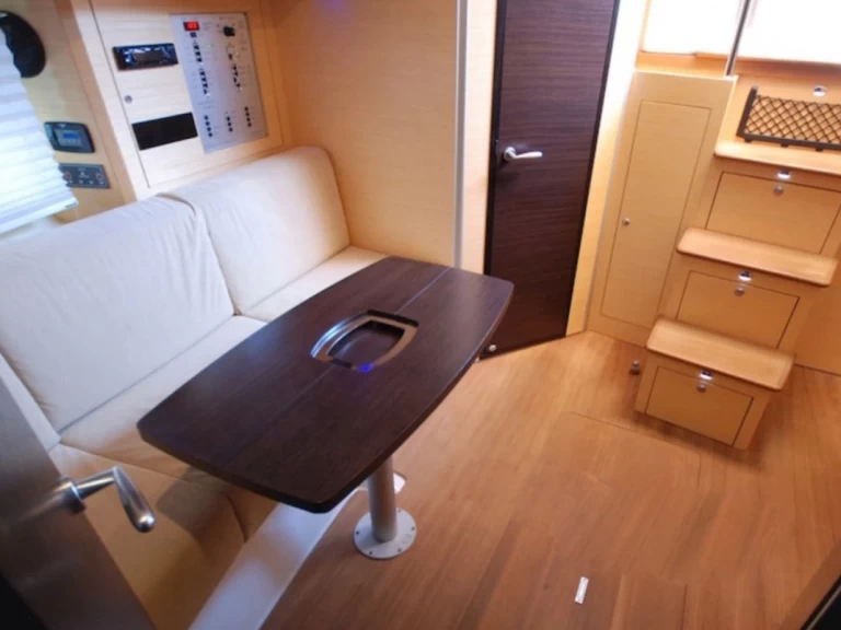 Motorová loď k pronájmu v Cannigione za nejlepší cenu