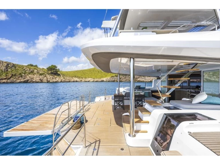 Lagoon Lagoon 60 jednotlivci a charterové společnosti v Kaštel Gomilica