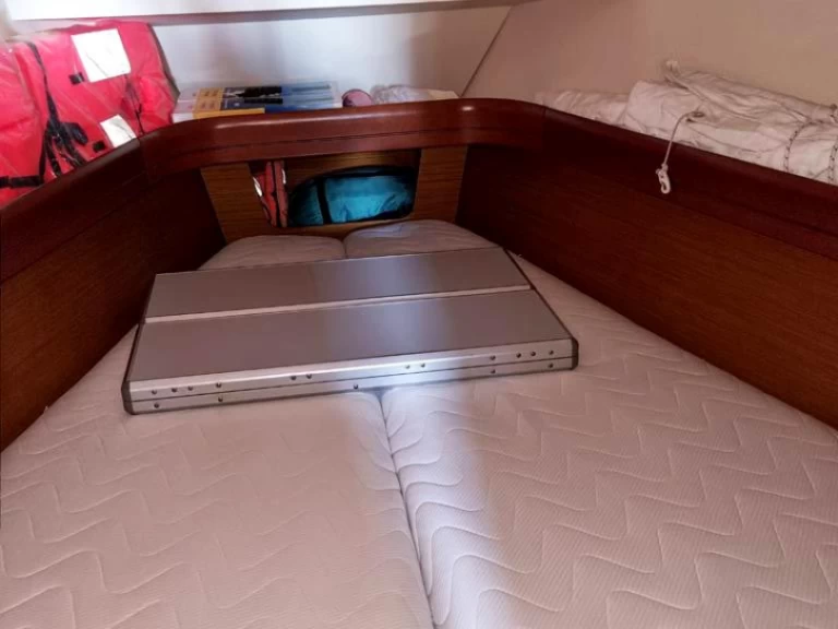 Pronájem lodi Jeanneau Sun Odyssey 42i v Ermoúpolis na Samboatu