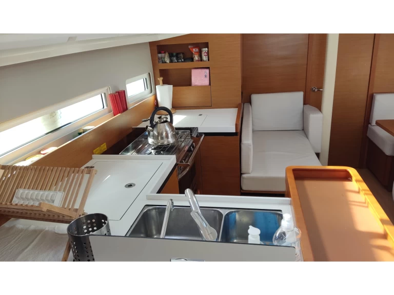 Pronájem lodi Piraeus lákavé ceny Sun Odyssey 410