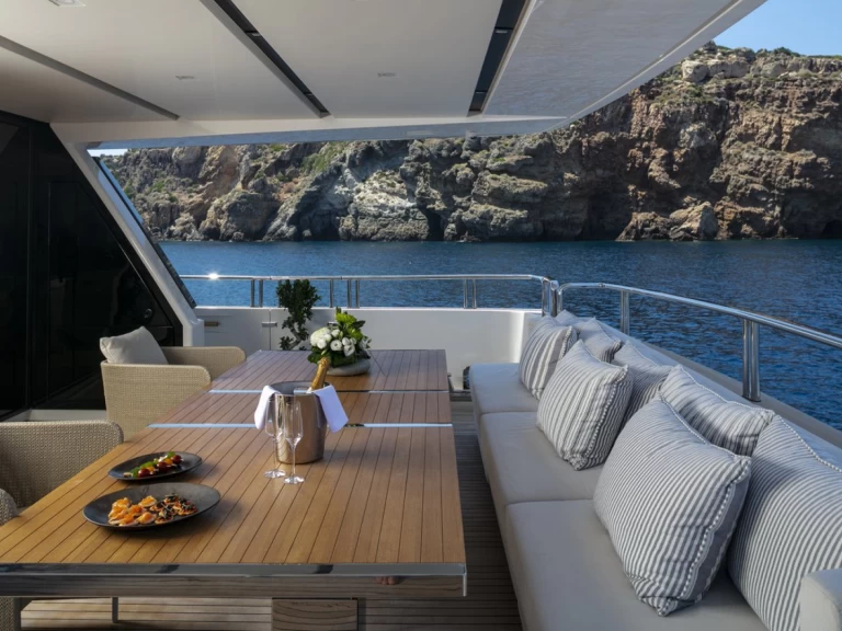 Pronajmout Jachta se skipperem či ne Sanlorenzo v Palaio Faliro