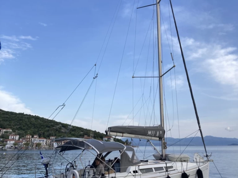 Jeanneau Sun Odyssey 42i jednotlivci a charterové společnosti v Deme of Volos