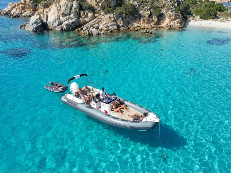 Pronájem Polotuhá loď v Porto Cervo -Joker Boat Clubman 26