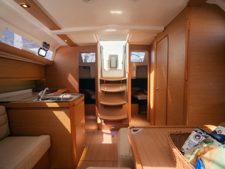 Dufour Dufour 412 Grand Large jednotlivci a charterové společnosti v Olbia