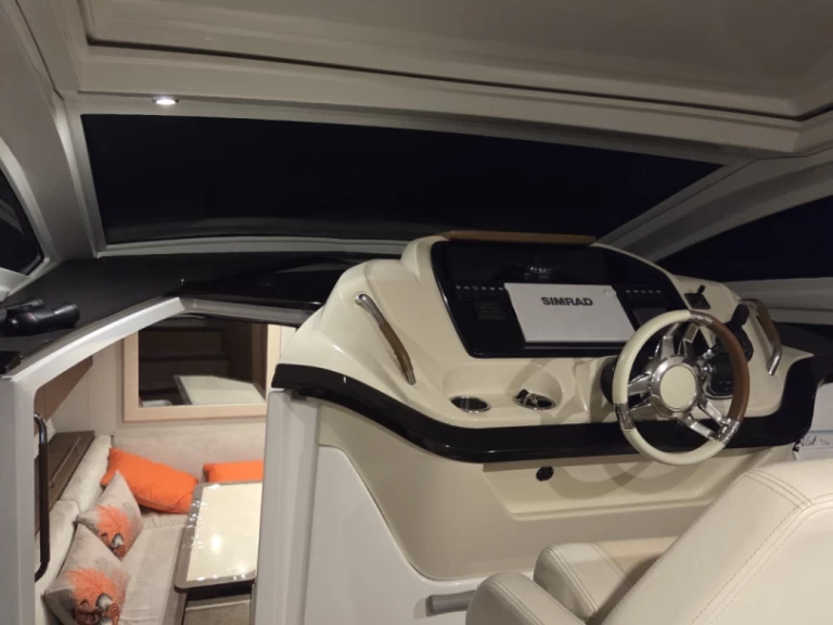 Bénéteau Gran Turismo 40 jednotlivci a charterové společnosti v Porto-Vecchio