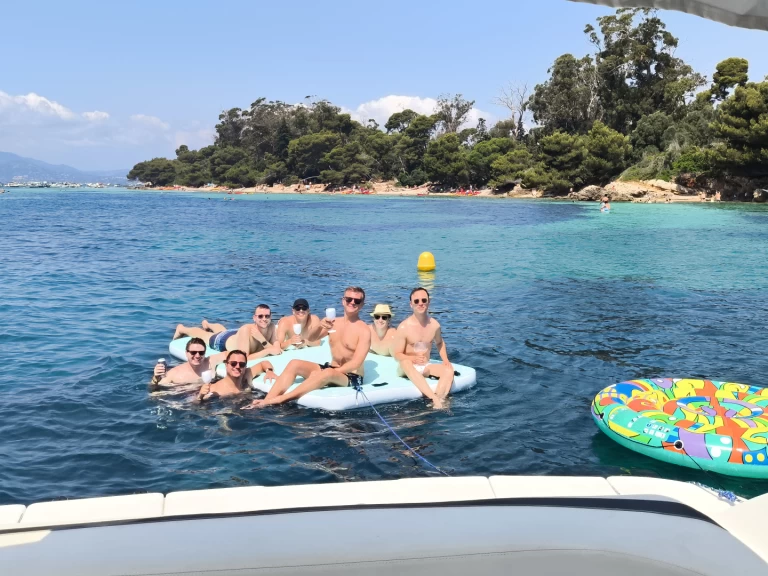 Pronájem Motorová loď v Cannes -Bénéteau Flyer 6 SUNdeck