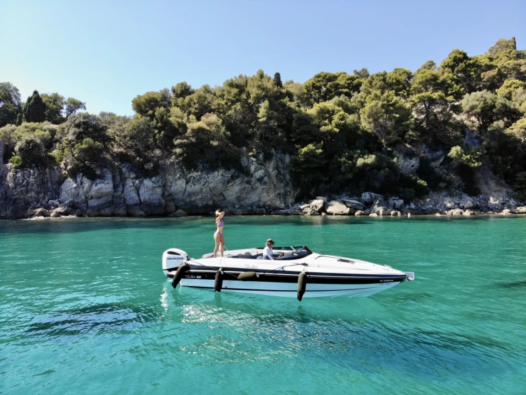 Pronájem lodi Menton lákavé ceny Mito 23