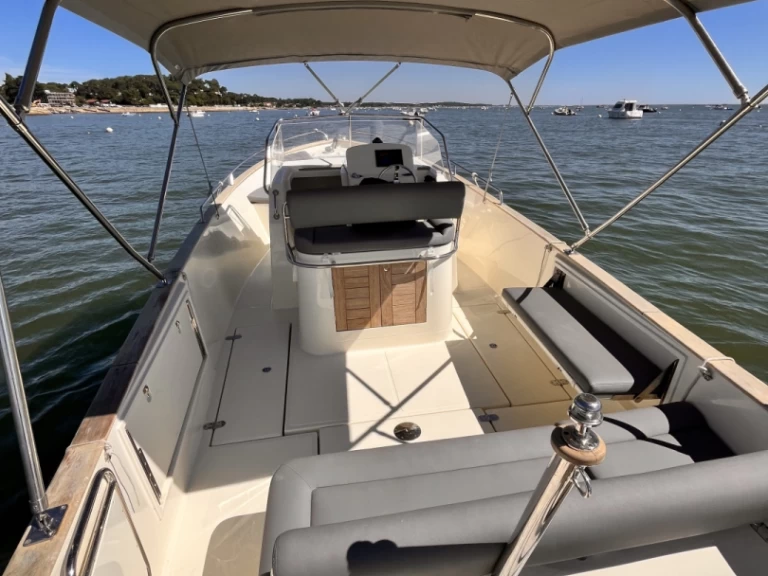 Pronájem Motorová loď Rhea s licencí