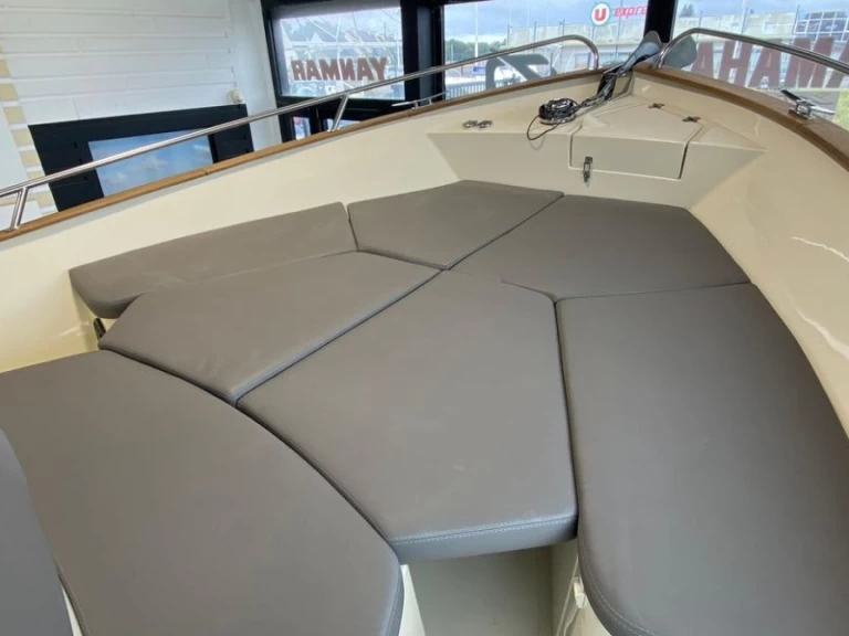 Rhea RHEA 27 jednotlivci a charterové společnosti v Lège-Cap-Ferret